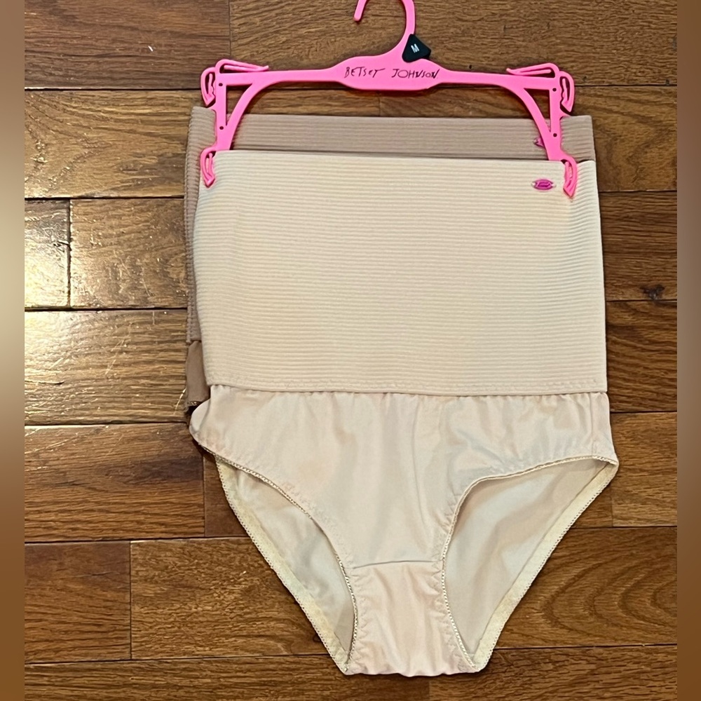 Betsey Johnson 2pk Seamless Tummy Control Briefs Medium NWOT Nude Shapewear